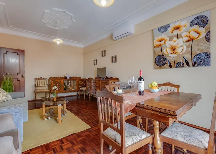 4 Family & Friends - Your Seaside Charm!