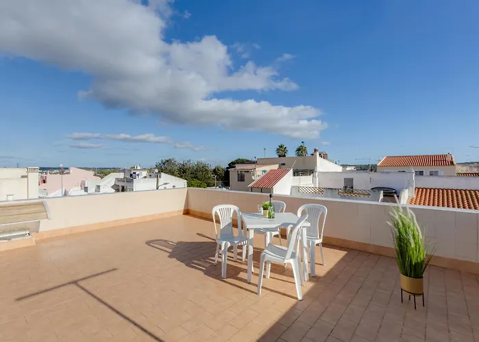 4 Family & Friends - Your Seaside Charm!