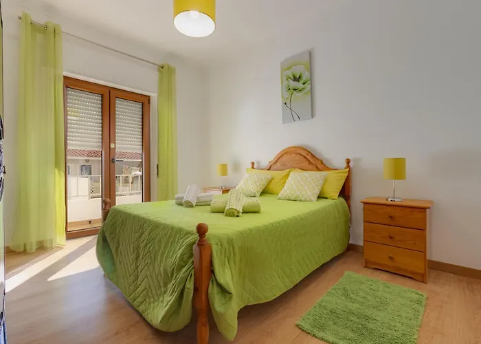 4 Family & Friends - Your Seaside Charm!