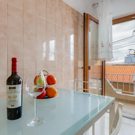 4 Family & Friends - Your Seaside Charm!